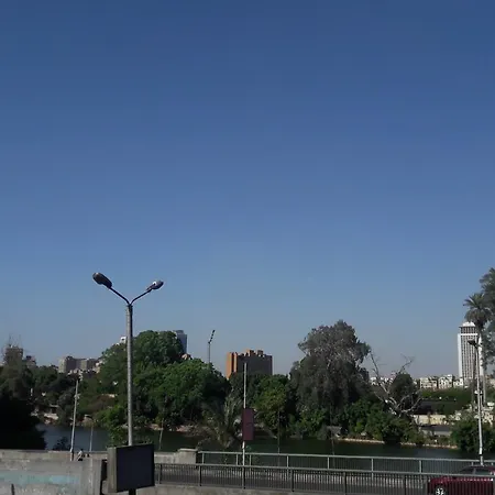 Aparment Overlooking The Nile In Heart Of Cairo
